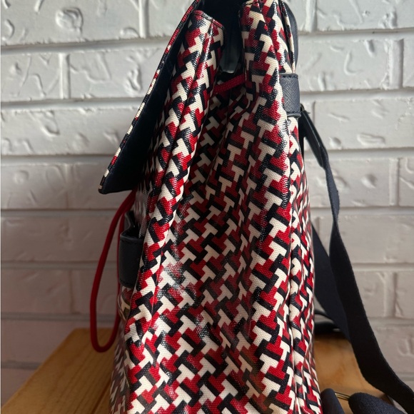 Tommy Hilfiger Blue and Red Backpack Interior - Picture 4 of 8